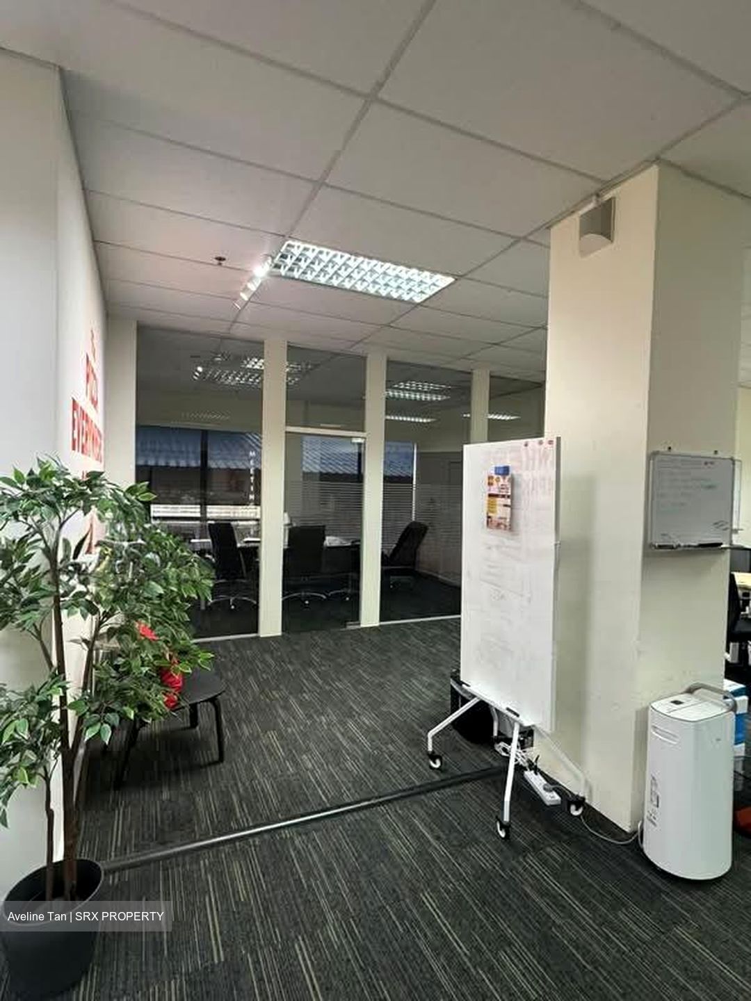 Jalan Pemimpin (D20), Office #534115411